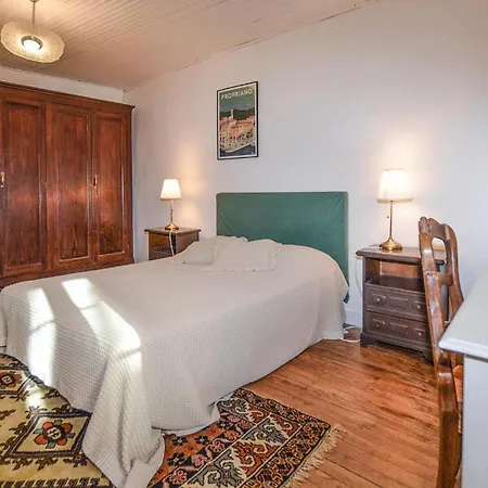 3 Bedroom Awesome In Apartamento *