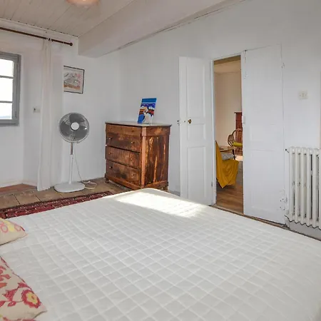 3 Bedroom Gorgeous Apartment In Olmeto