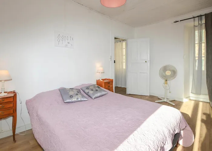 3 Bedroom Awesome In דירה *
